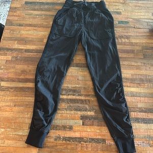 Very popular lululemon dance studio jogger.  Used but still in good condition!